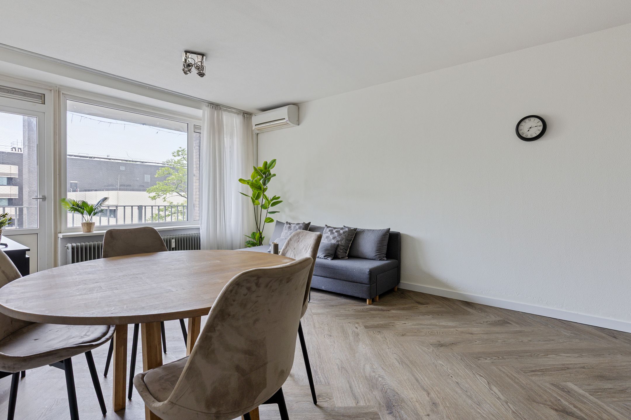 Spacious Two Bedroom Apartment with Balcony in Amstelveen — 12
