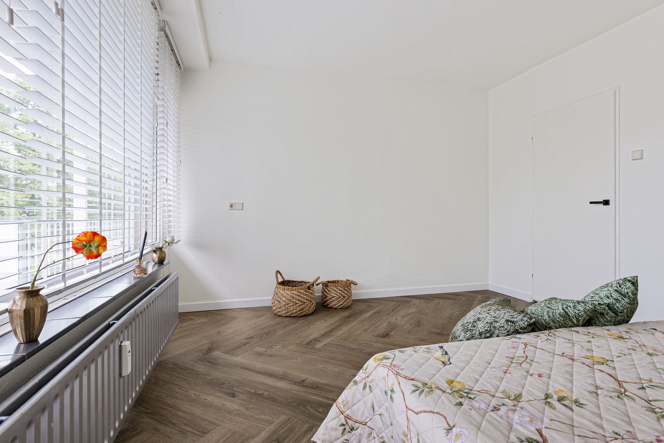 Spacious Two Bedroom Apartment with Balcony in Amstelveen — 27
