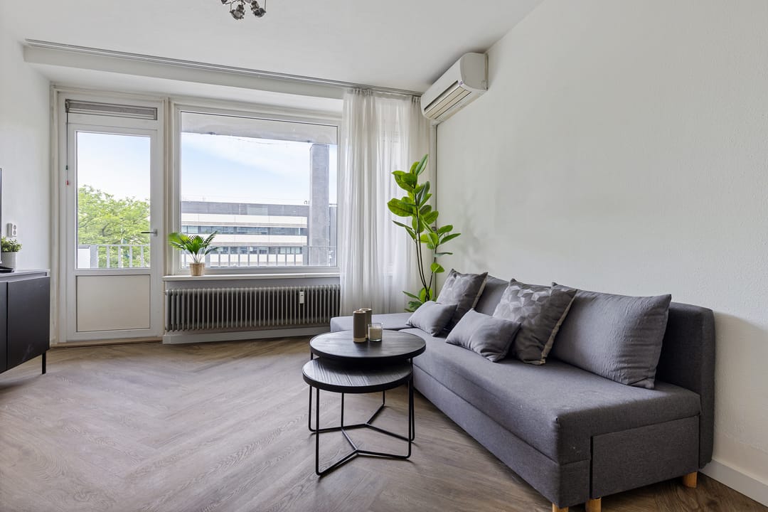 Spacious Two Bedroom Apartment with Balcony in Amstelveen — 13