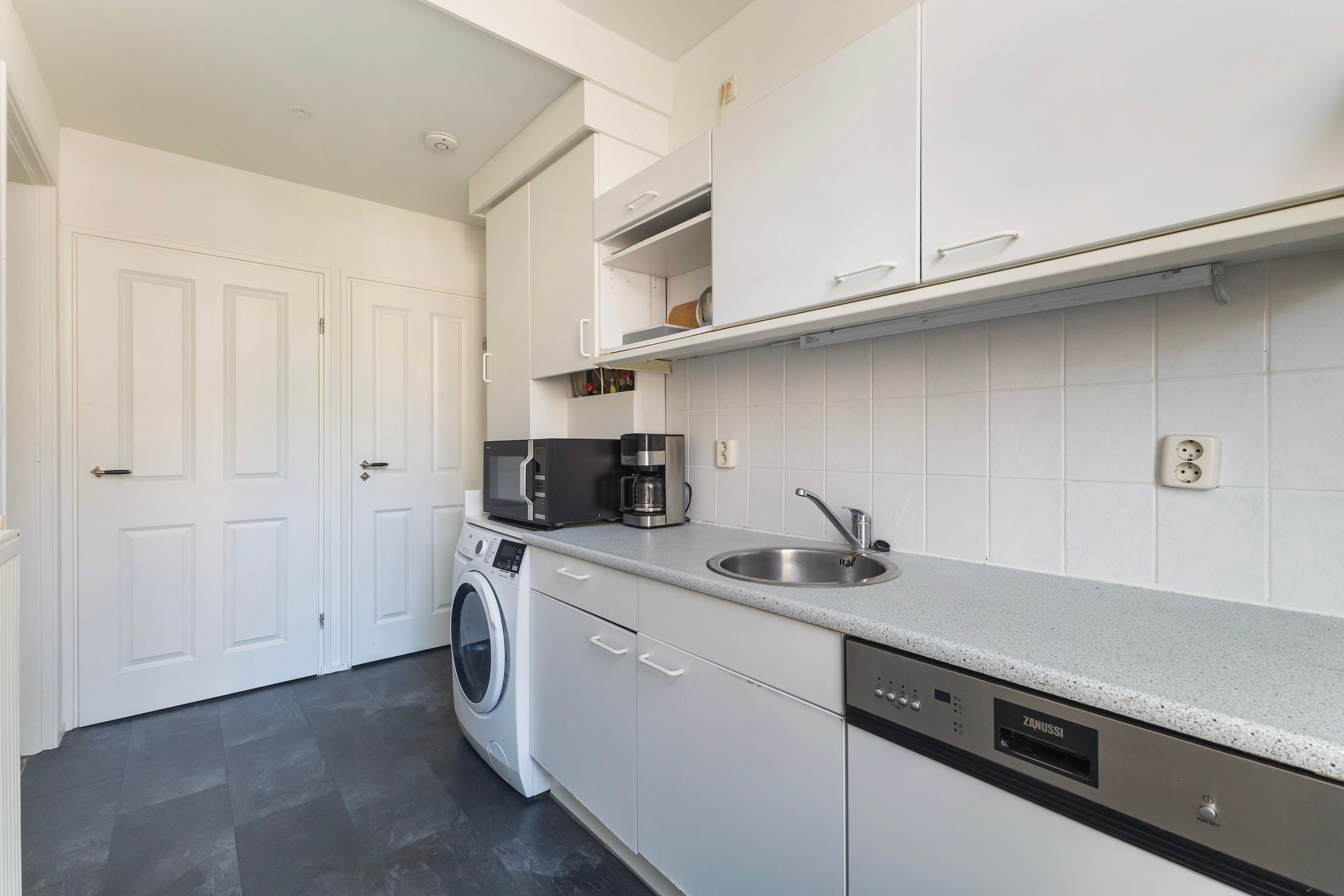 Characterful Three-Room Apartment with Spacious Terrace in Historic Leeuwarden Center — 24