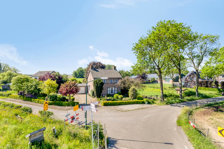 Vrijstaande woning te koop: Steegeindstraat 1, Lithoijen