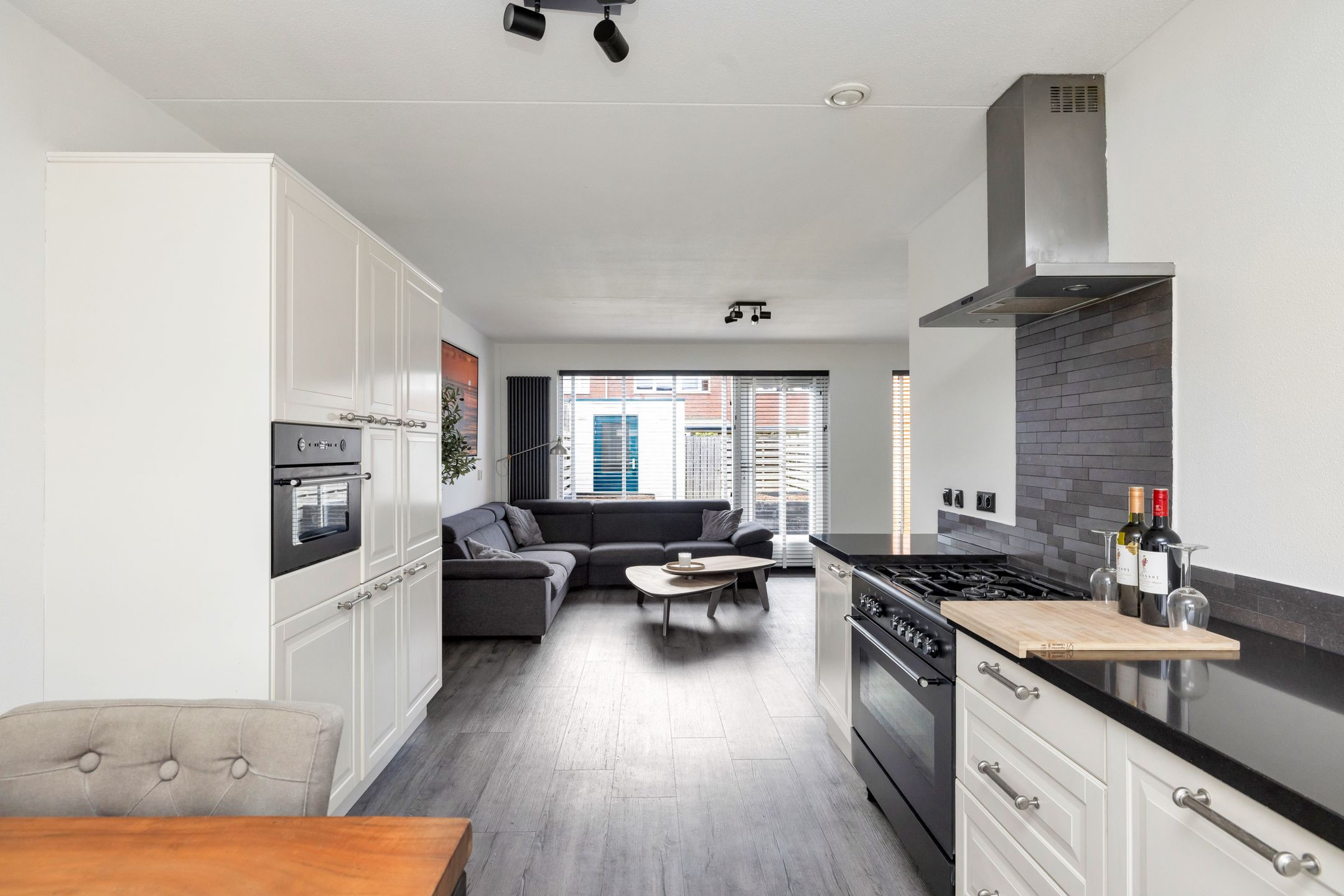 Move-in Ready Terraced Home with Southwest Garden in Green Residential Area — 12