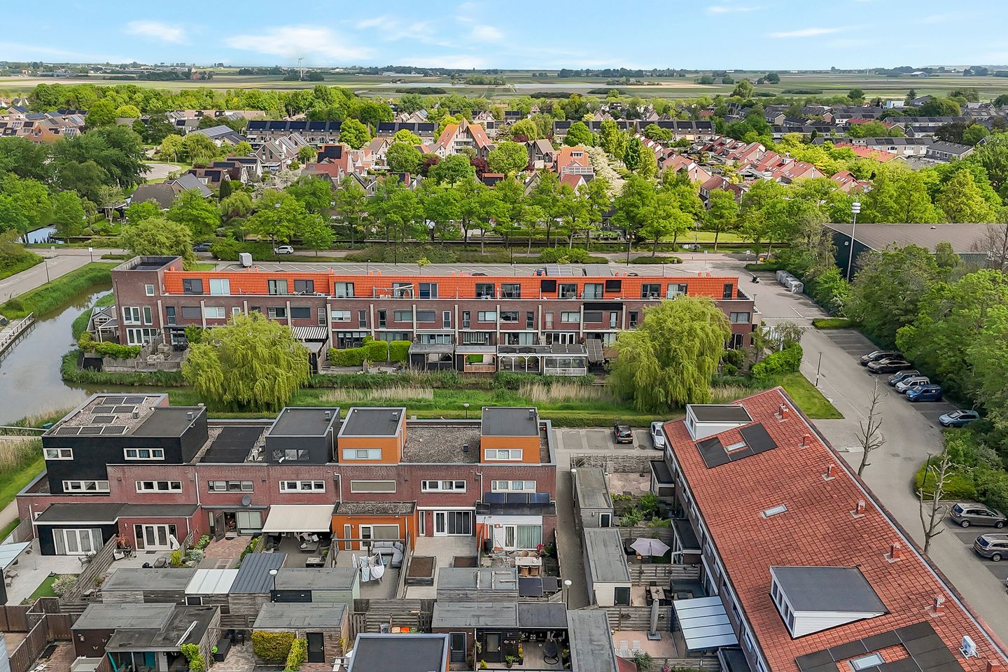 Move-in Ready Terraced Home with Southwest Garden in Green Residential Area — 34
