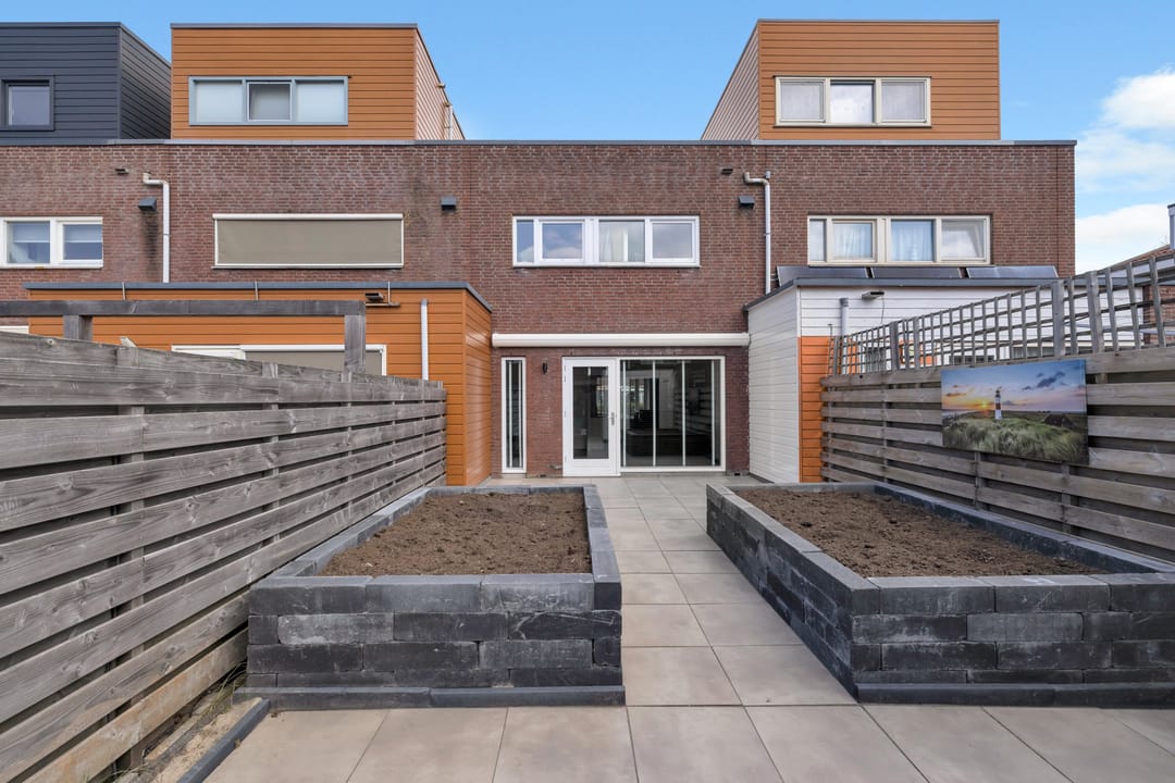 Move-in Ready Terraced Home with Southwest Garden in Green Residential Area — 31