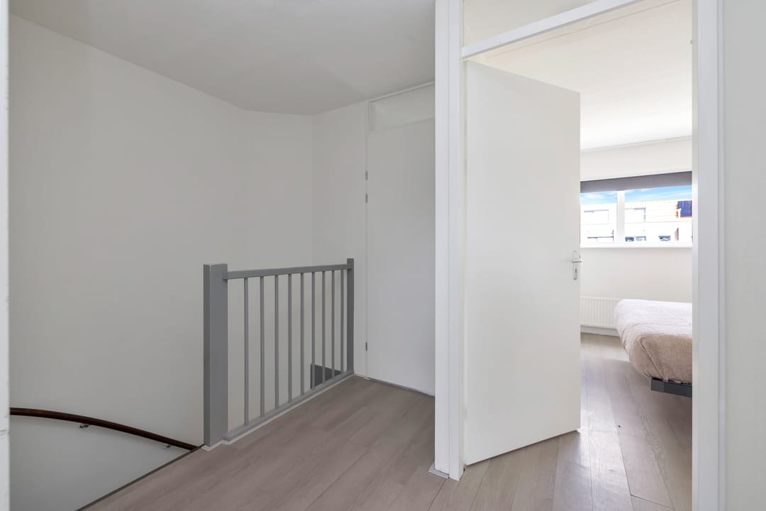 Move-in Ready Terraced Home with Southwest Garden in Green Residential Area — 17