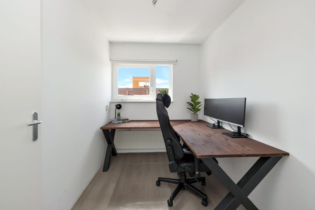 Move-in Ready Terraced Home with Southwest Garden in Green Residential Area — 23