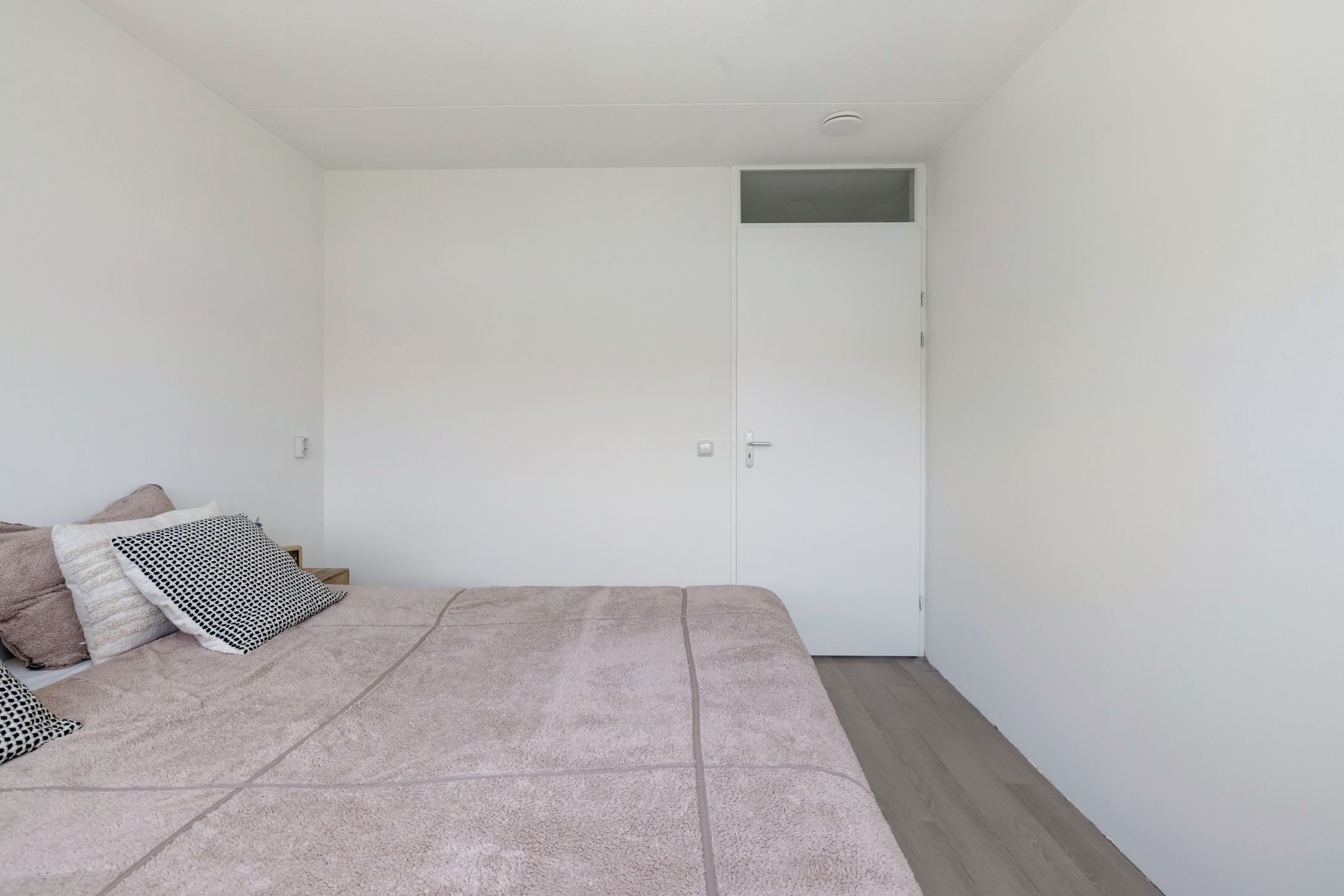 Move-in Ready Terraced Home with Southwest Garden in Green Residential Area — 18