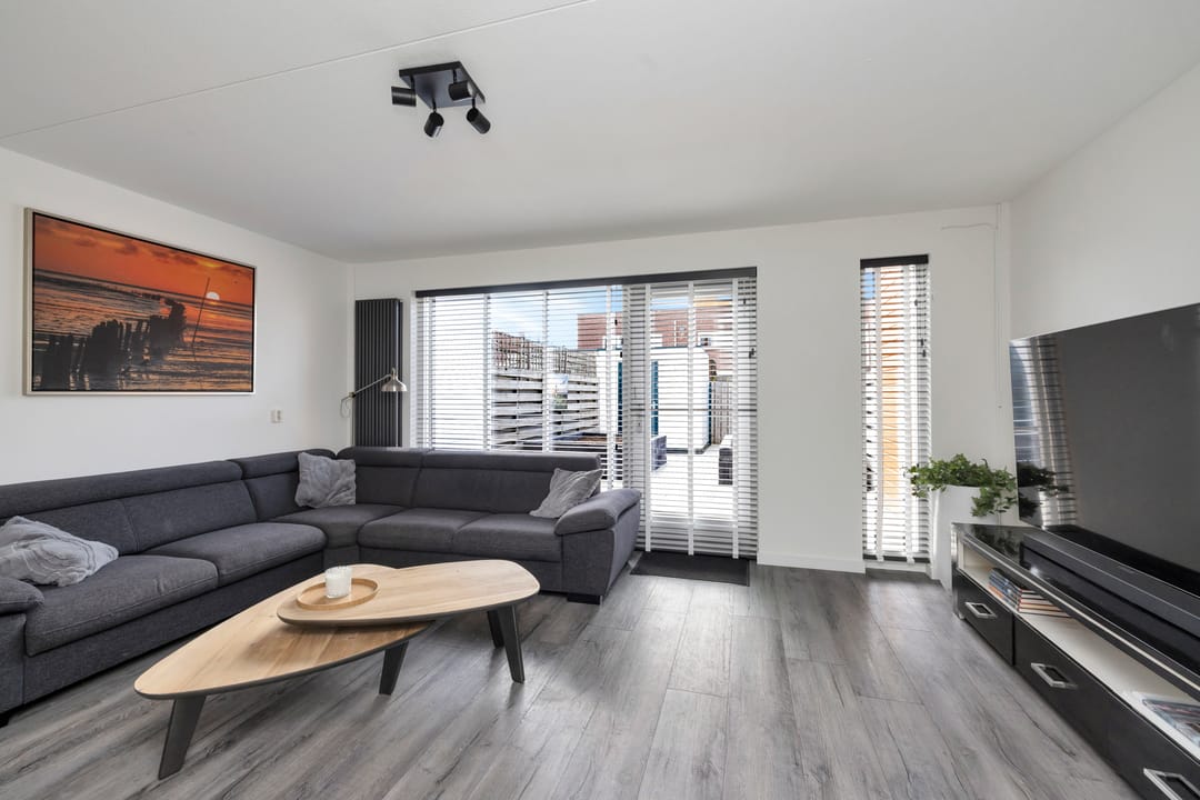 Move-in Ready Terraced Home with Southwest Garden in Green Residential Area — 11