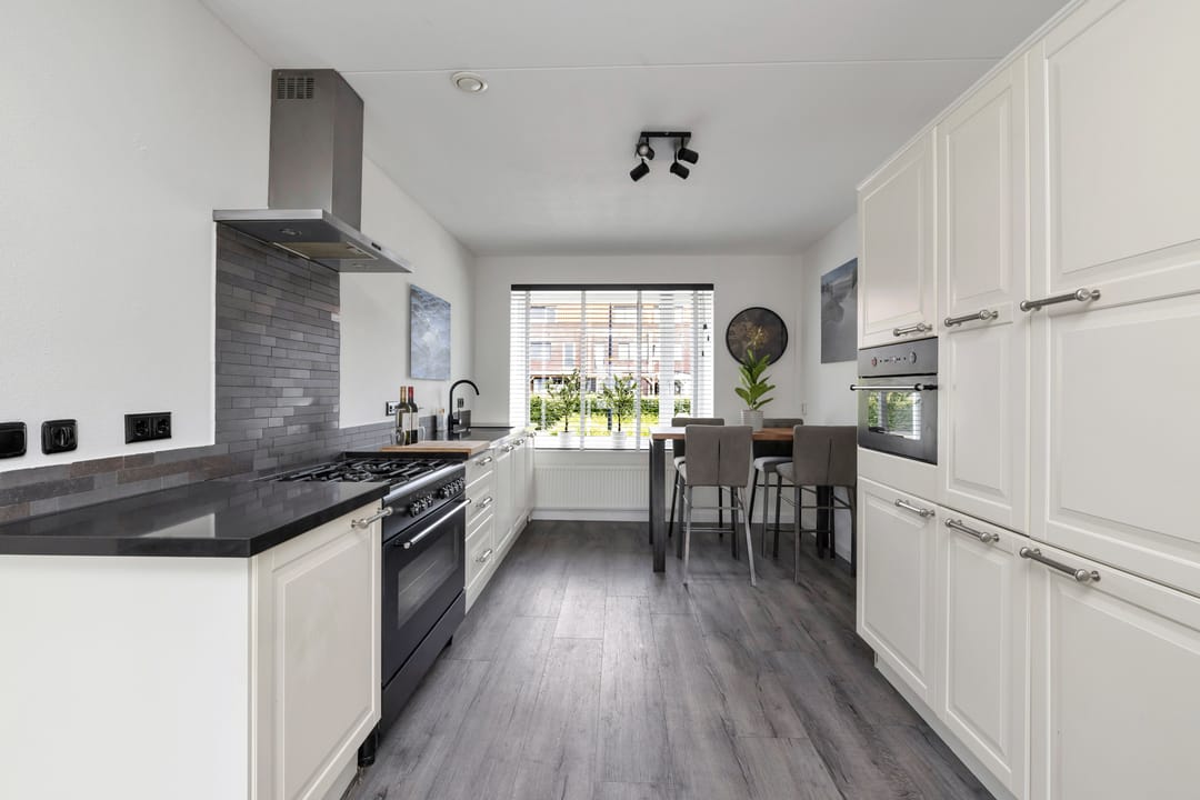 Move-in Ready Terraced Home with Southwest Garden in Green Residential Area — 13