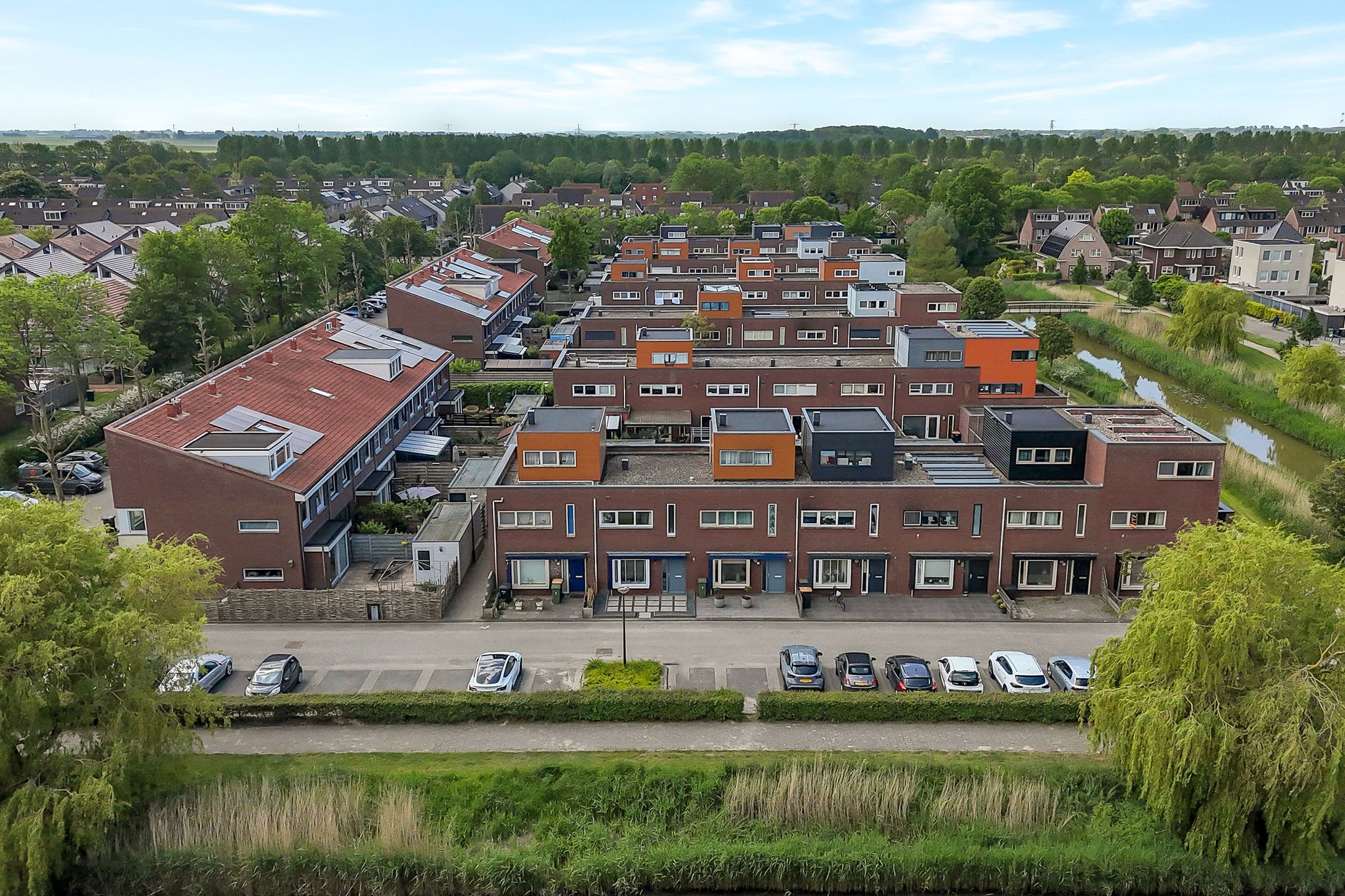 Move-in Ready Terraced Home with Southwest Garden in Green Residential Area — 33