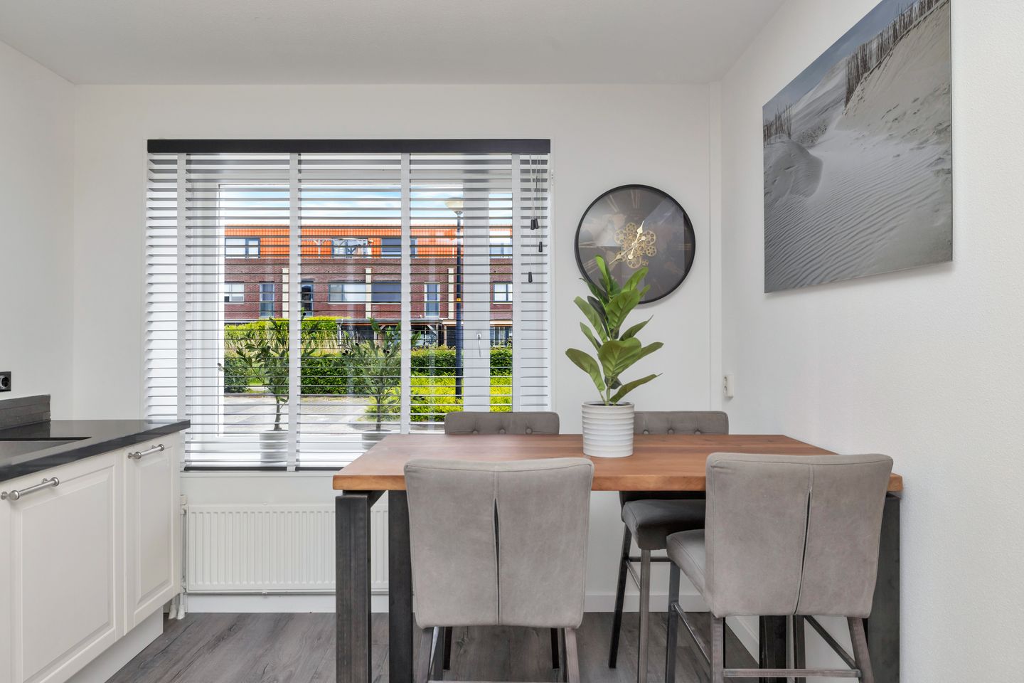 Move-in Ready Terraced Home with Southwest Garden in Green Residential Area — 14