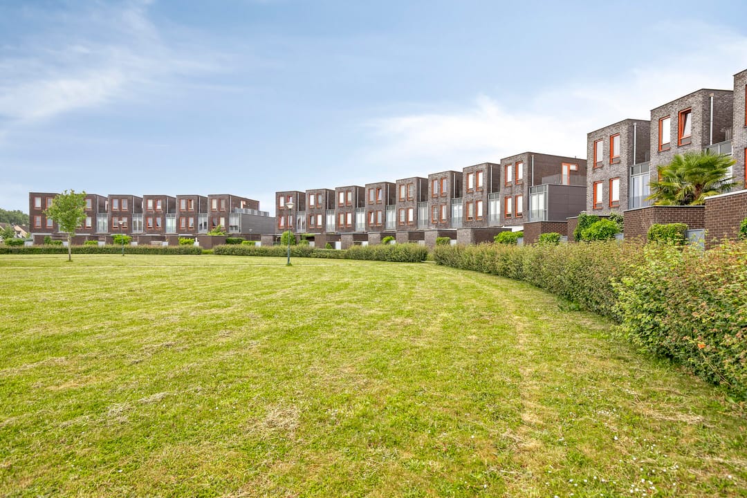 Spacious Terraced House with 5 Bedrooms in Child-Friendly Hulst Neighborhood — 32