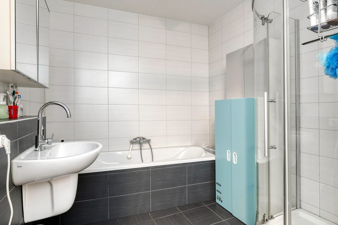Spacious Terraced House with 5 Bedrooms in Child-Friendly Hulst Neighborhood — 17