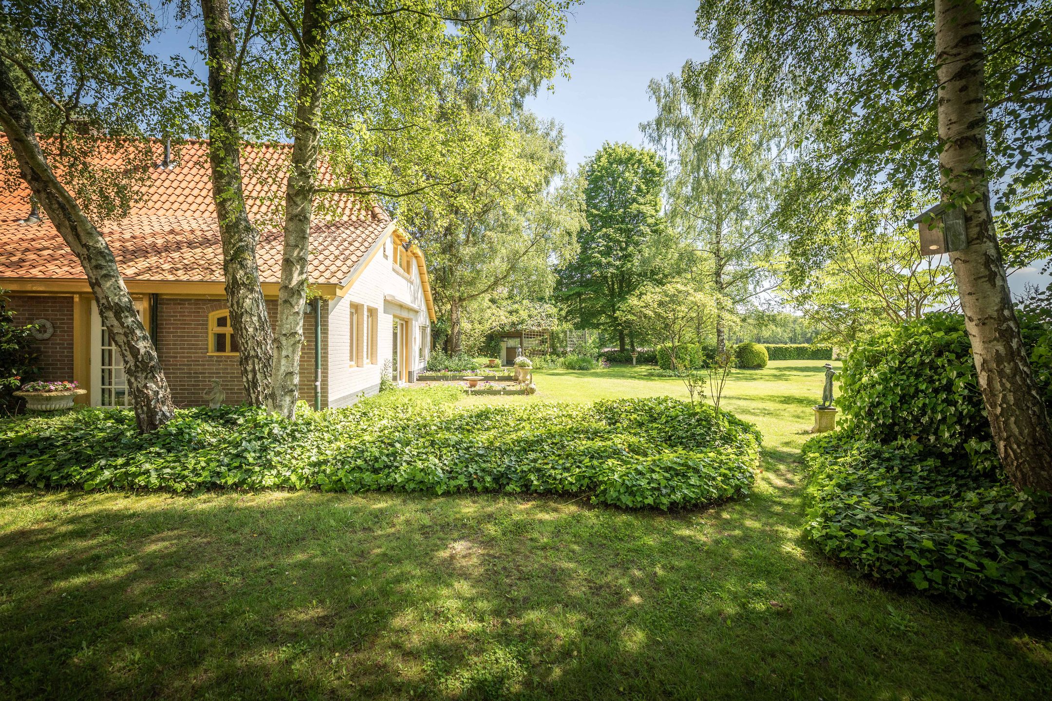 Spacious 19th-Century Farmhouse with NSW Landgoed Status and B&B Business Potential in the Achterhoek — 18