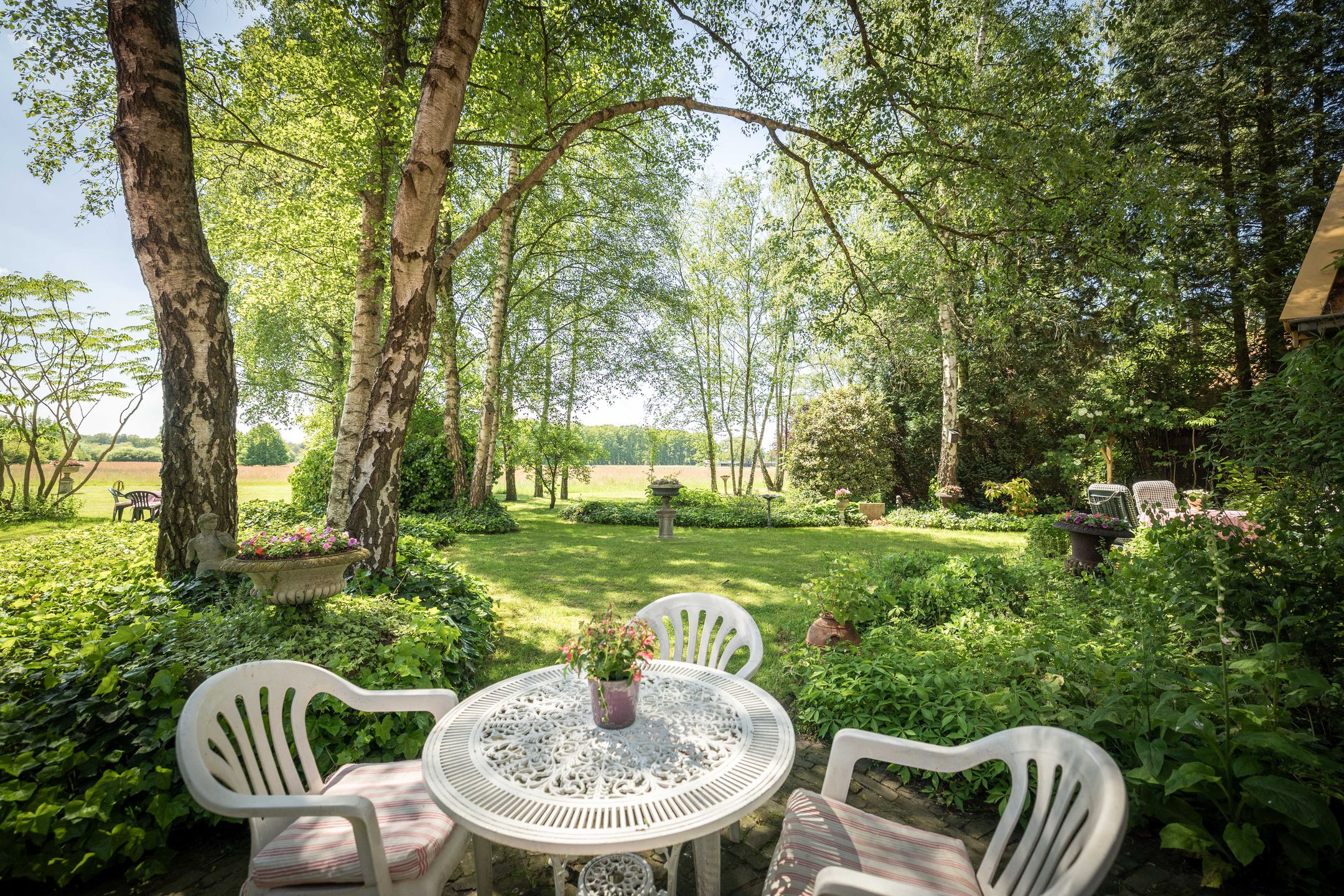 Spacious 19th-Century Farmhouse with NSW Landgoed Status and B&B Business Potential in the Achterhoek — 12
