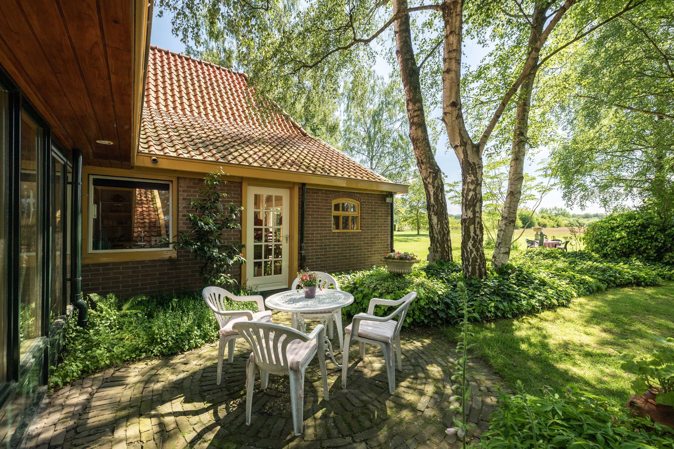 Spacious 19th-Century Farmhouse with NSW Landgoed Status and B&B Business Potential in the Achterhoek — 15
