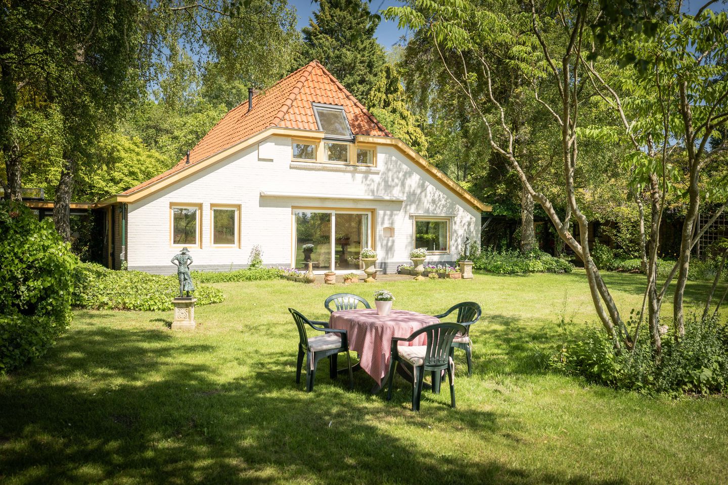 Spacious 19th-Century Farmhouse with NSW Landgoed Status and B&B Business Potential in the Achterhoek — 14