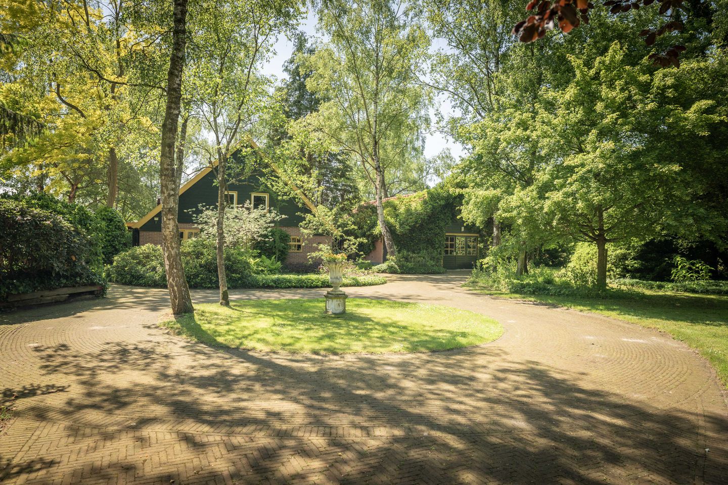 Spacious 19th-Century Farmhouse with NSW Landgoed Status and B&B Business Potential in the Achterhoek — 34