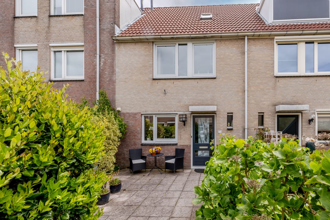 Spacious Family Home in a Car-Free Street in Purmer-Zuid — 37