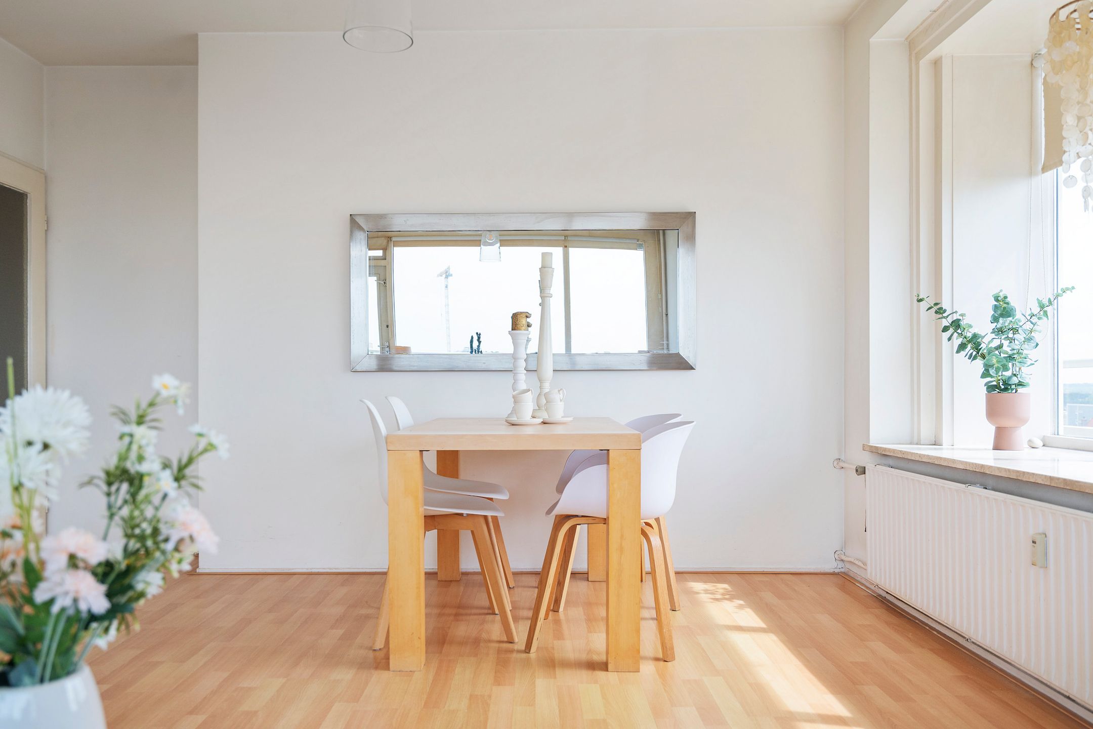 Light Corner Apartment with Panoramic Sea Views and Sunny Balconies — 30