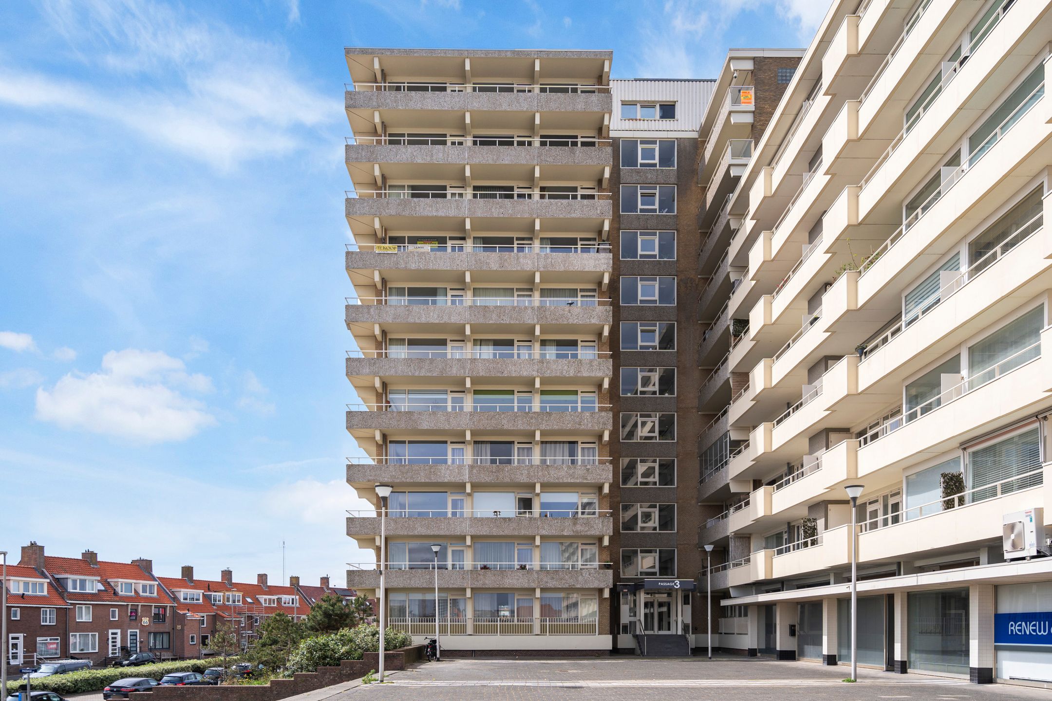 Light Corner Apartment with Panoramic Sea Views and Sunny Balconies — 39