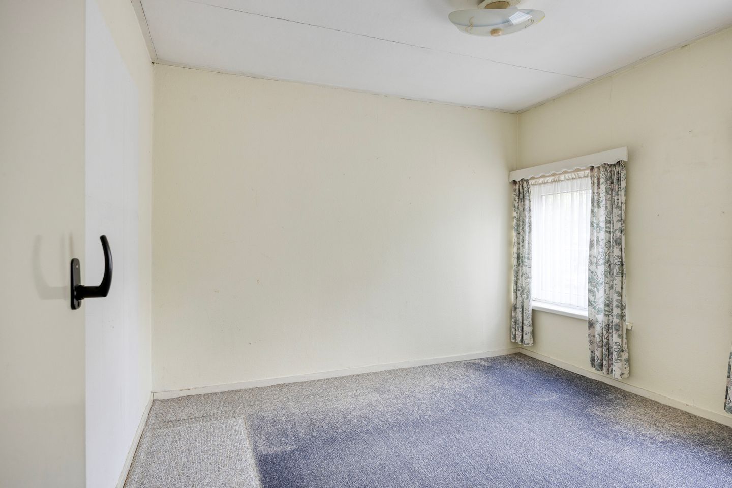 Terraced House with Potential in Dongen Center — 29