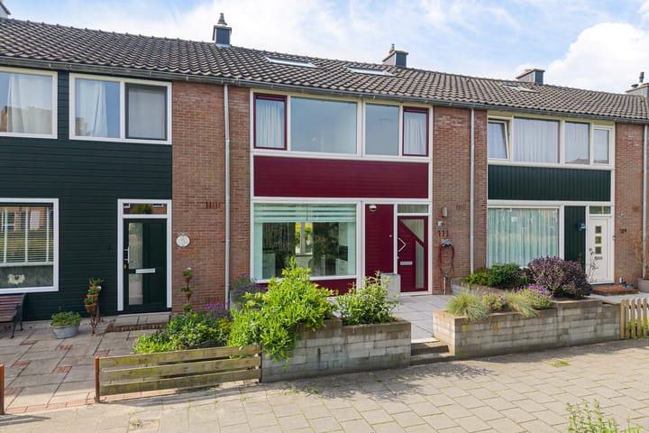 Tussenwoning te koop: Ambachtsherenlaan 111, Zoetermeer