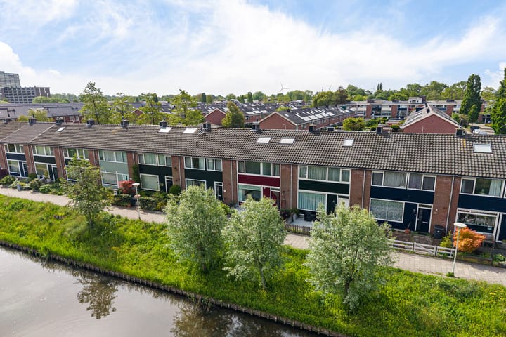 Tussenwoning te koop: Ambachtsherenlaan 111, Zoetermeer