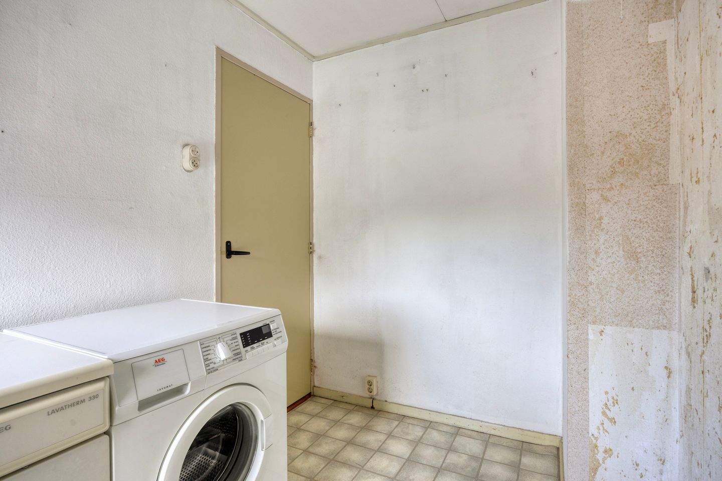 Terraced House with Potential in Dongen Center — 35