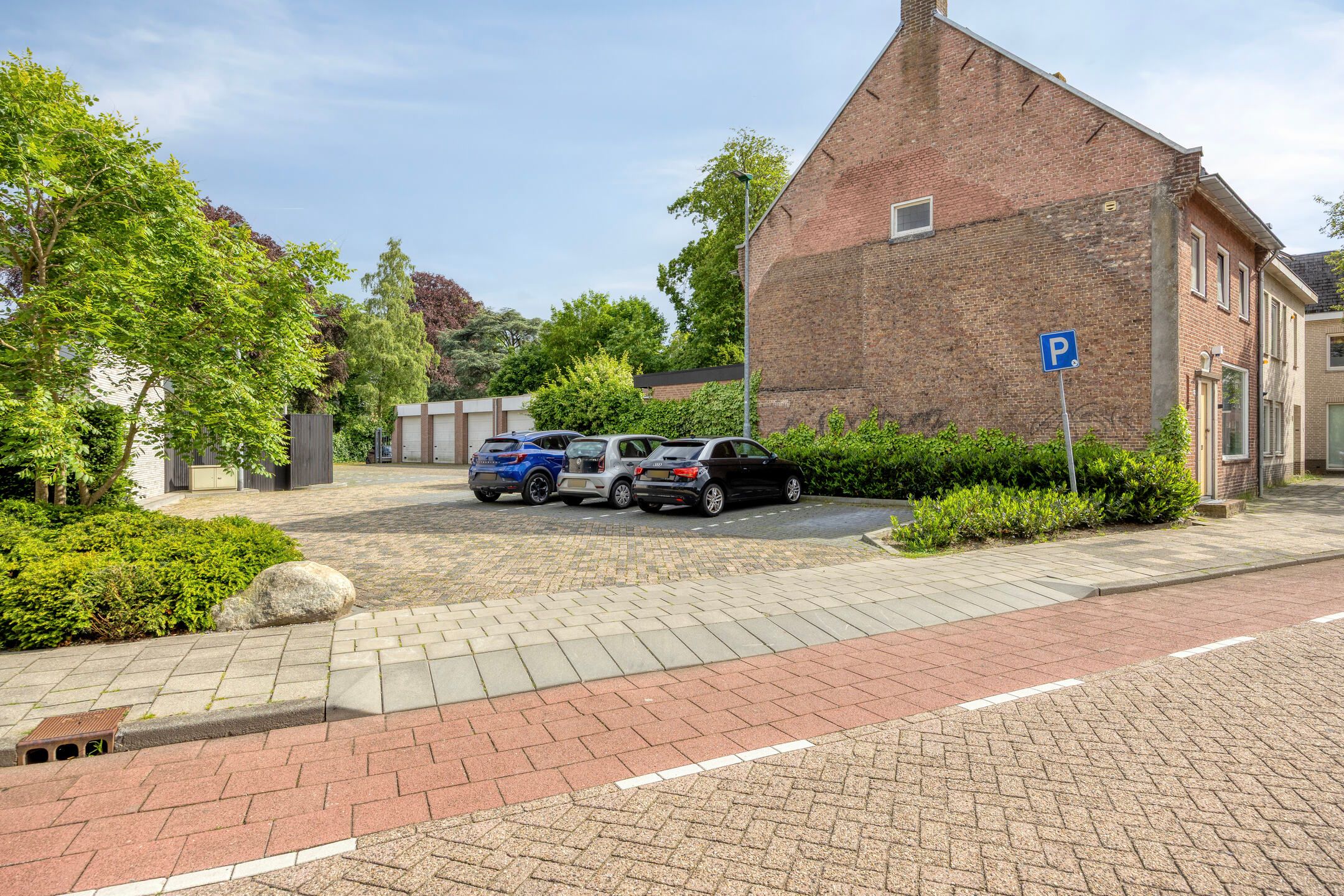 Terraced House with Potential in Dongen Center — 45