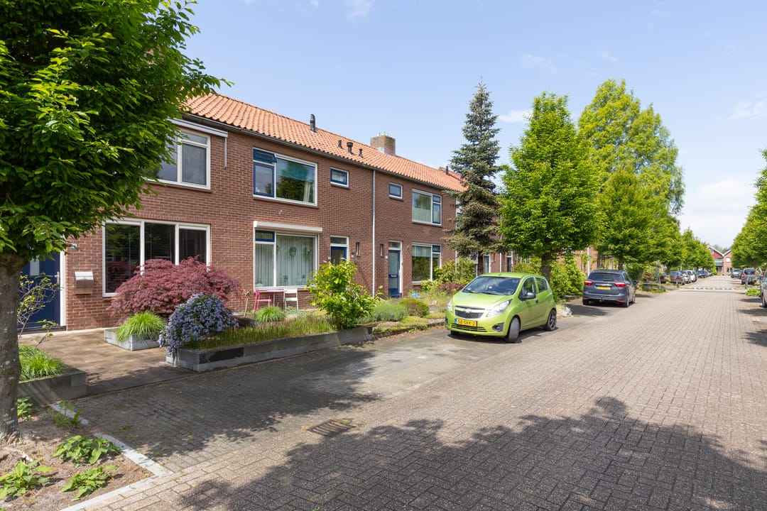 Spacious Energy Efficient Four Bedroom Townhouse with Modern Kitchen — 47