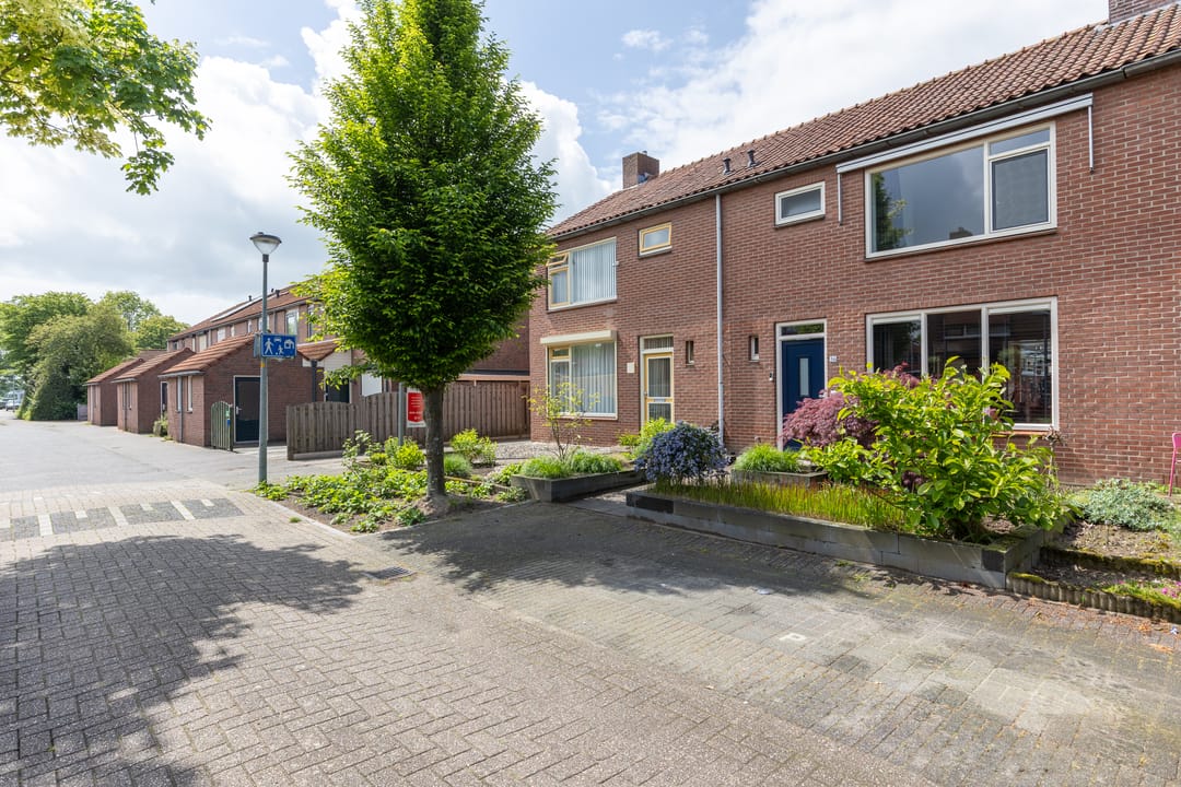 Spacious Energy Efficient Four Bedroom Townhouse with Modern Kitchen — 46