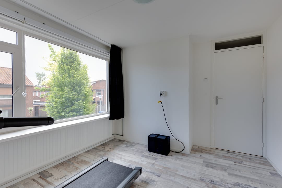 Spacious Energy Efficient Four Bedroom Townhouse with Modern Kitchen — 23