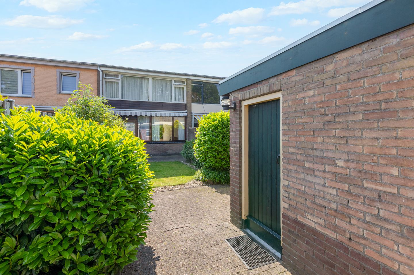 Spacious Fixer-Upper Terraced Home in Central Zevenaar — 40