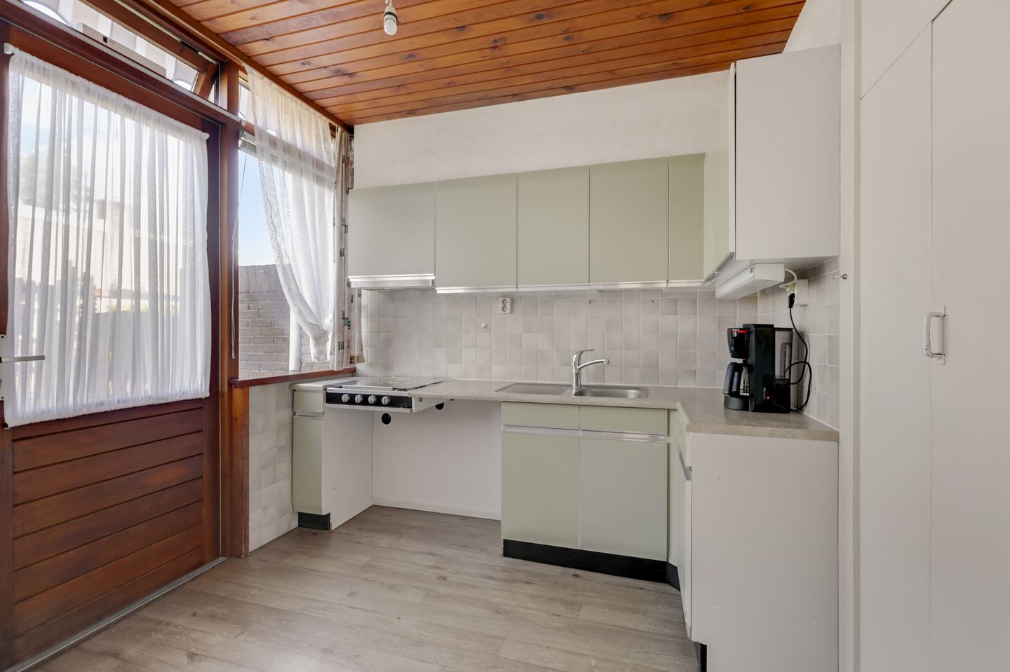 Spacious Fixer-Upper Terraced Home in Central Zevenaar — 19