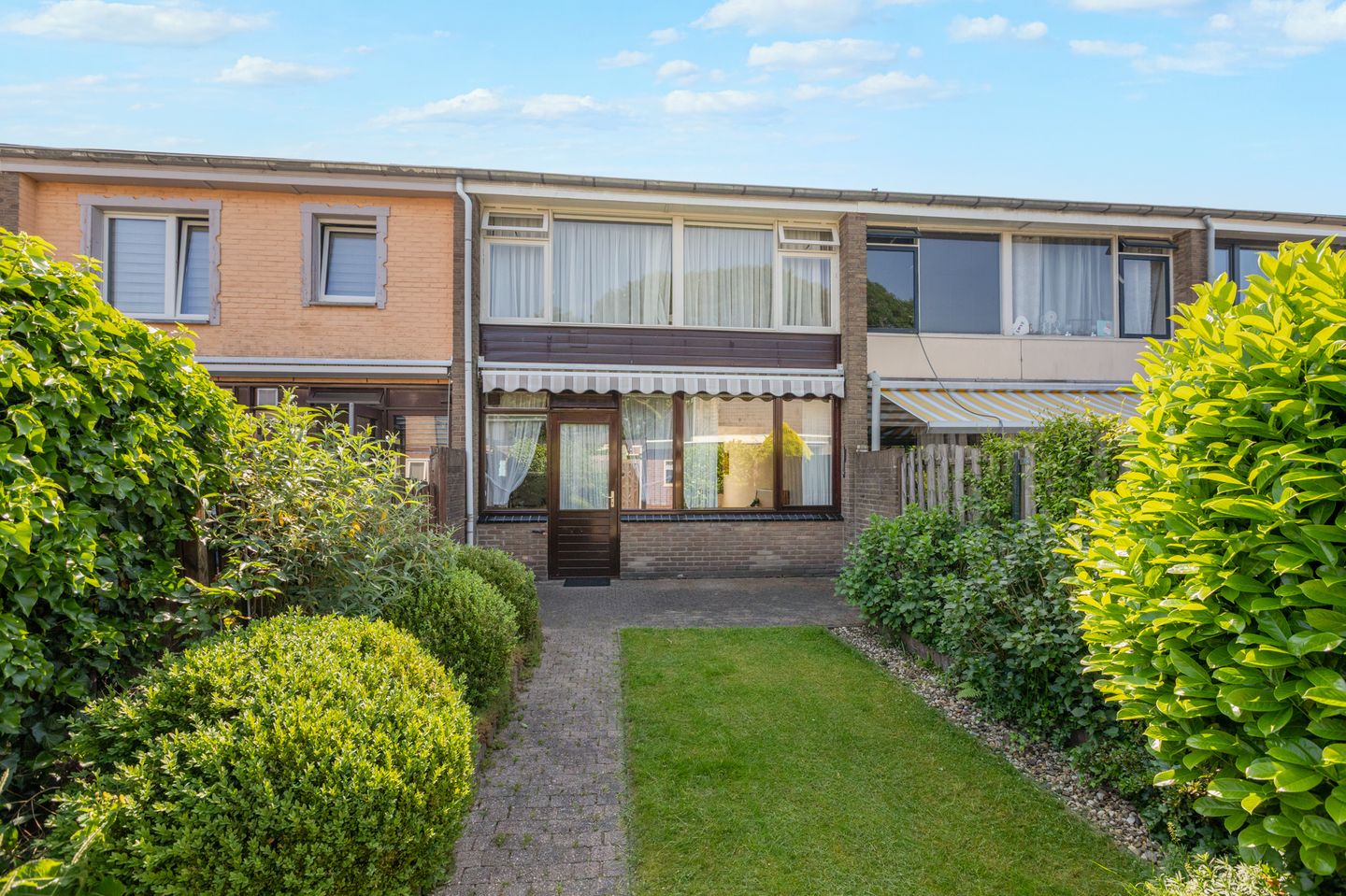Spacious Fixer-Upper Terraced Home in Central Zevenaar — 35
