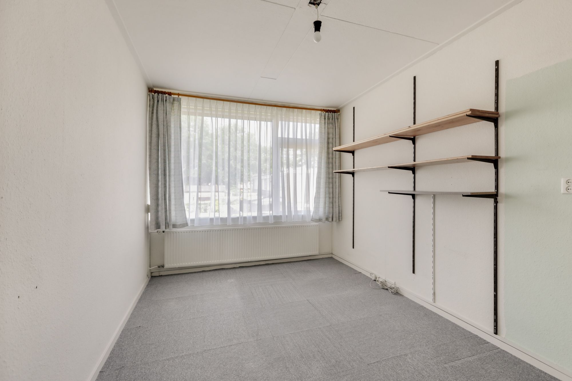 Spacious Fixer-Upper Terraced Home in Central Zevenaar — 30