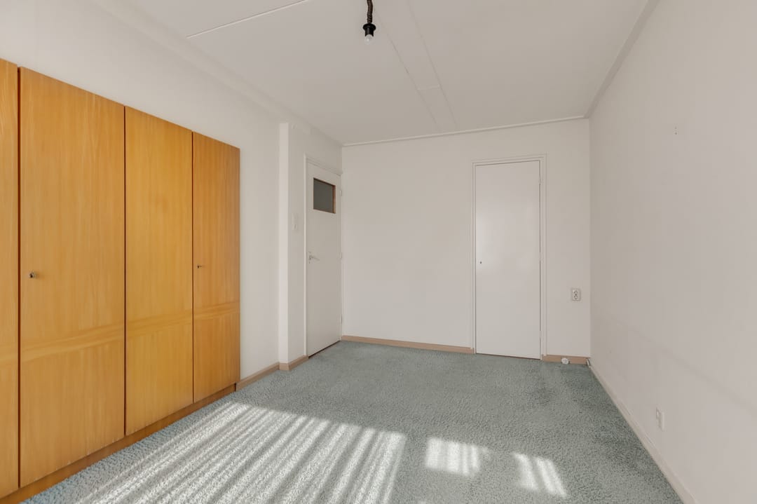 Spacious Fixer-Upper Terraced Home in Central Zevenaar — 26