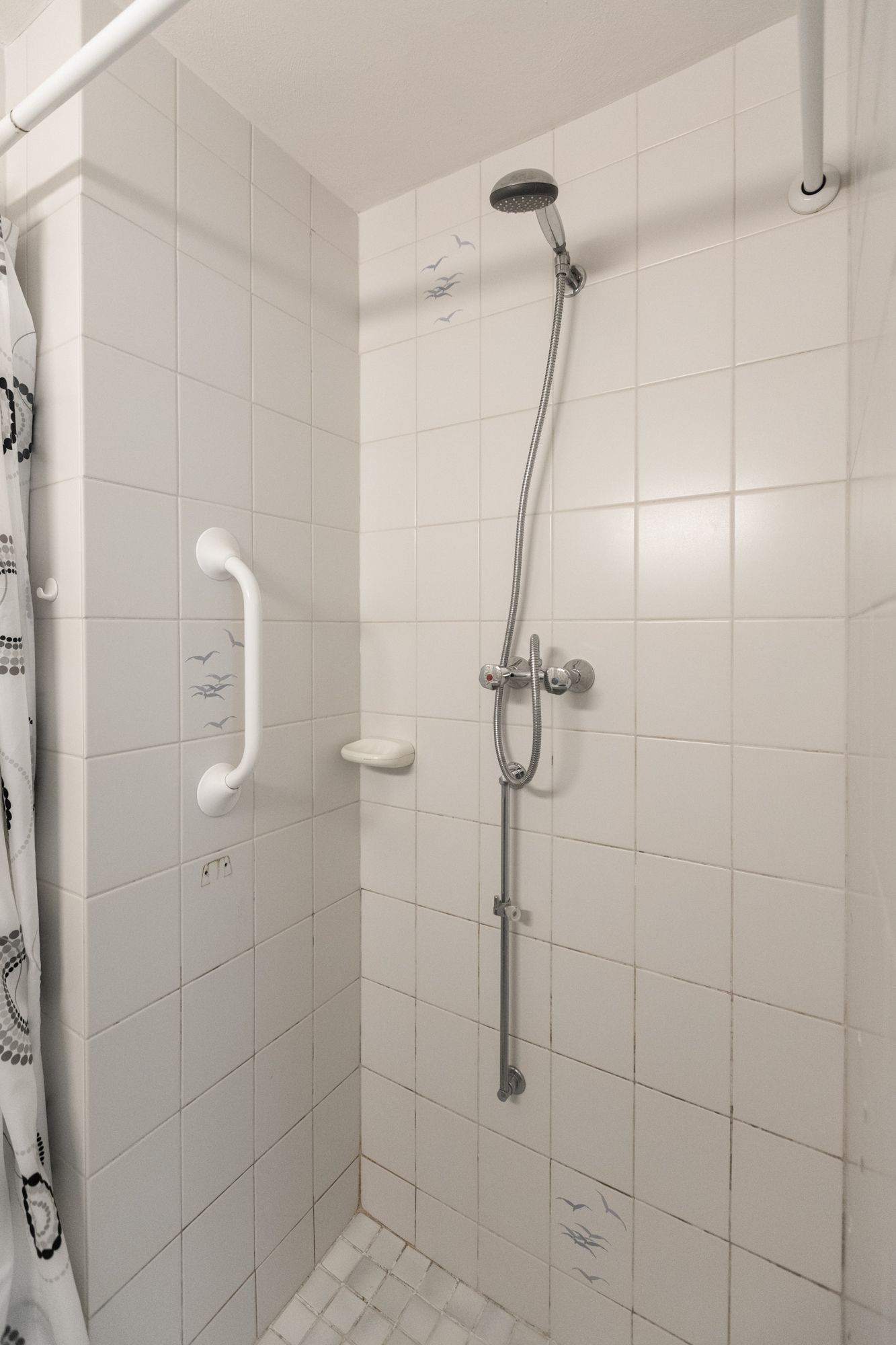 Spacious Fixer-Upper Terraced Home in Central Zevenaar — 34