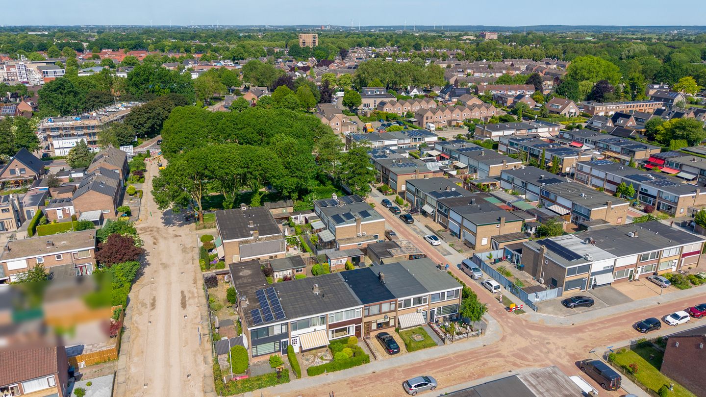 Spacious Fixer-Upper Terraced Home in Central Zevenaar — 44