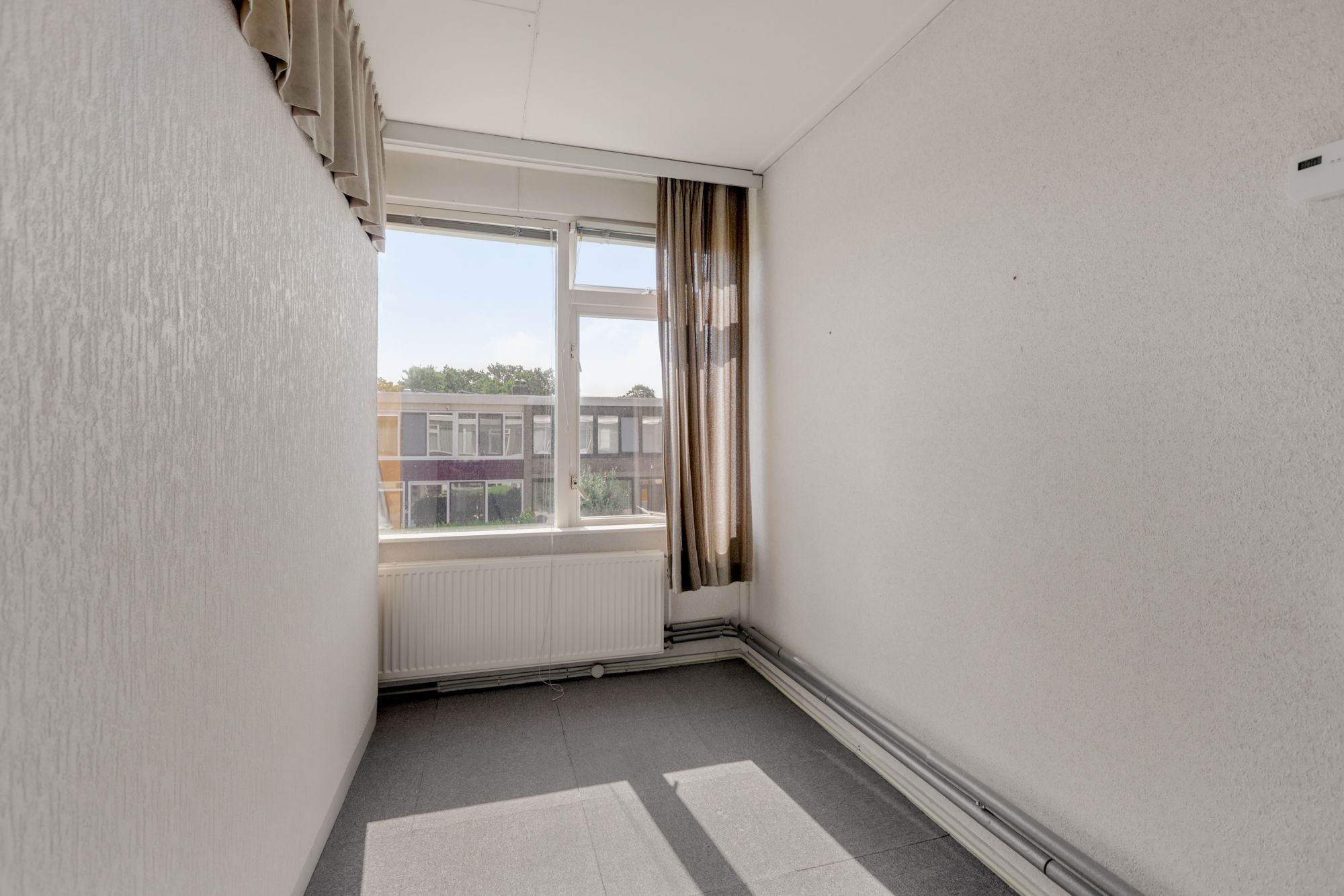 Spacious Fixer-Upper Terraced Home in Central Zevenaar — 27