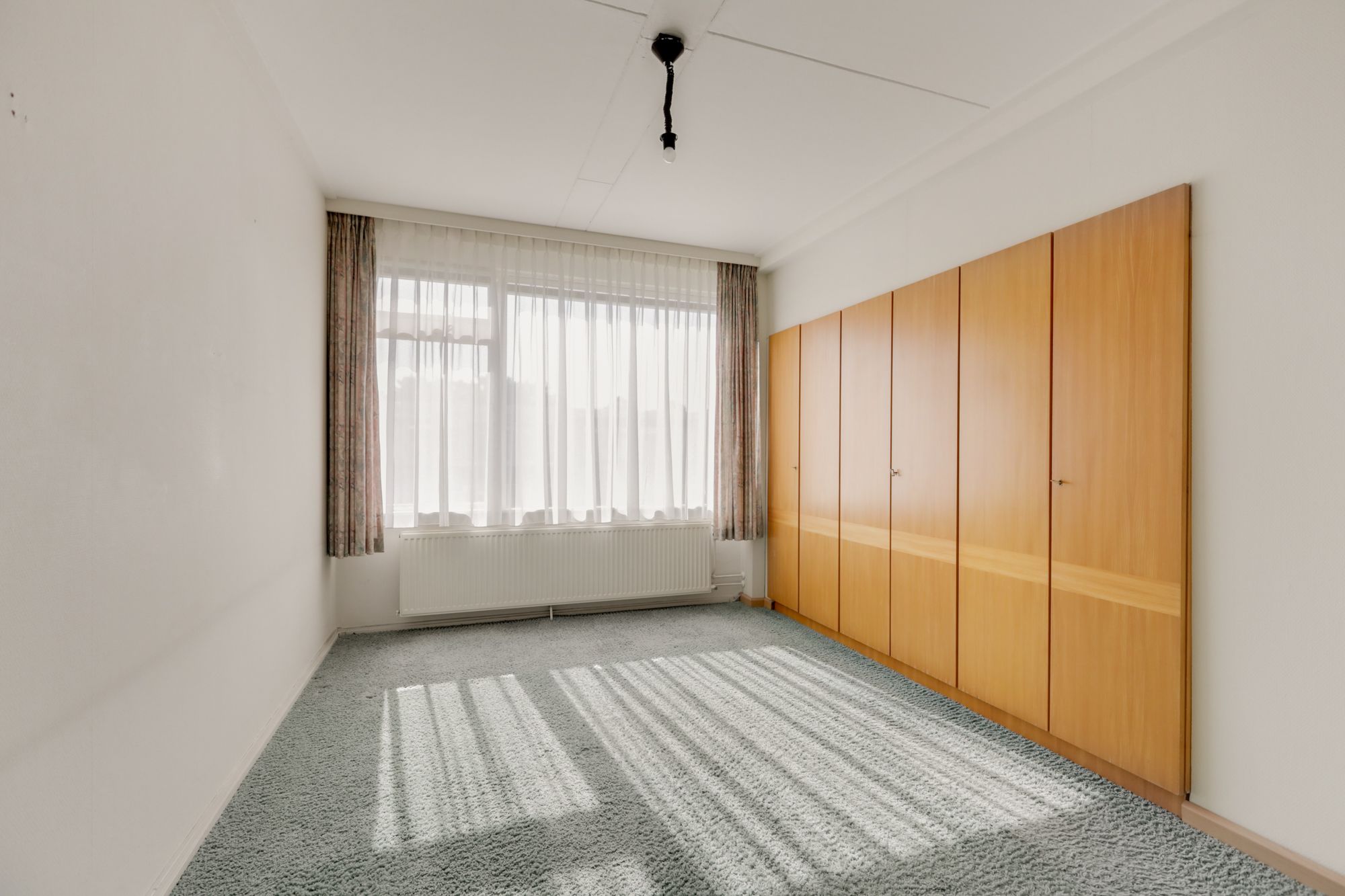 Spacious Fixer-Upper Terraced Home in Central Zevenaar — 24
