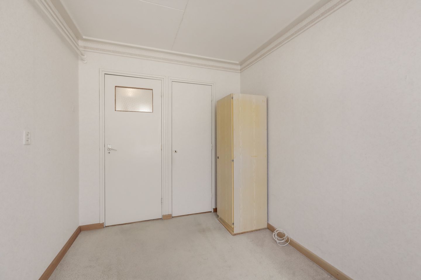 Spacious Fixer-Upper Terraced Home in Central Zevenaar — 29