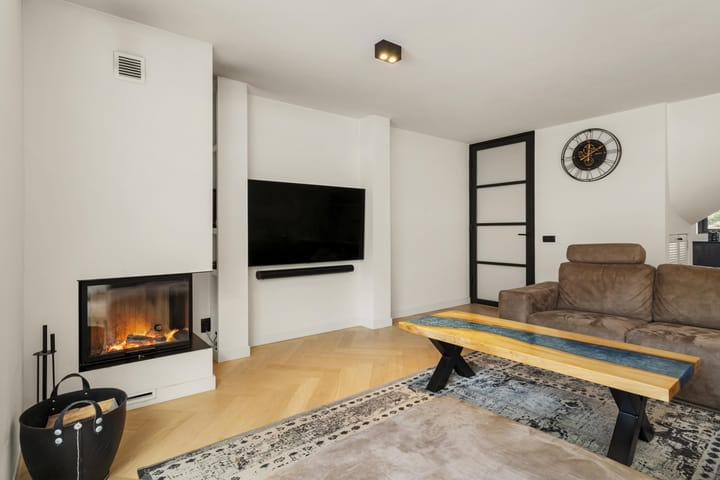 Tussenwoning te koop: Schönbergweg 15, Almere