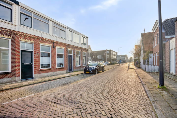 Tussenwoning te koop: Hoge Morsweg 121, Leiden