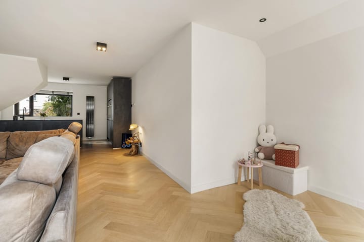 Tussenwoning te koop: Schönbergweg 15, Almere