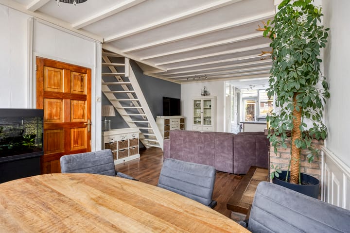 Tussenwoning te koop: Hoge Morsweg 121, Leiden
