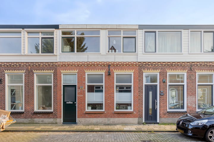 Tussenwoning te koop: Hoge Morsweg 121, Leiden