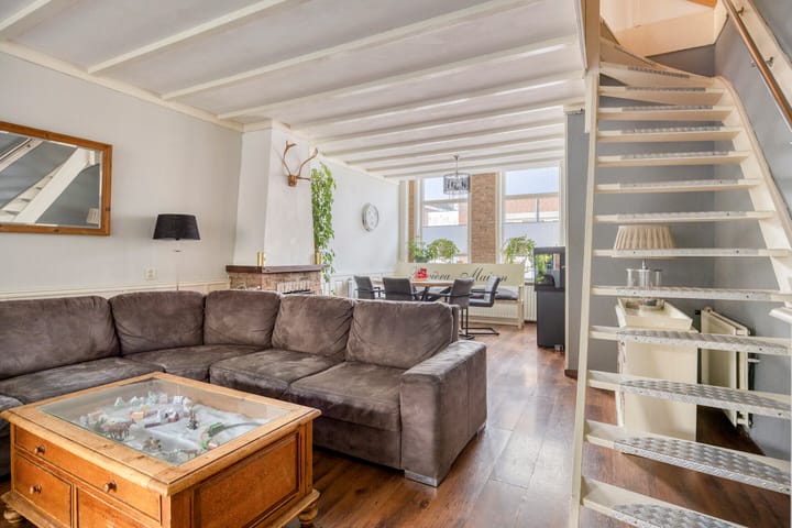 Tussenwoning te koop: Hoge Morsweg 121, Leiden