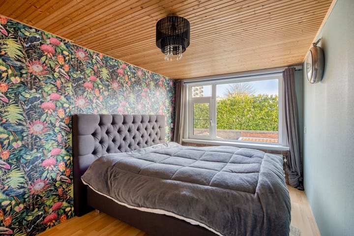 Tussenwoning te koop: Hoge Morsweg 121, Leiden